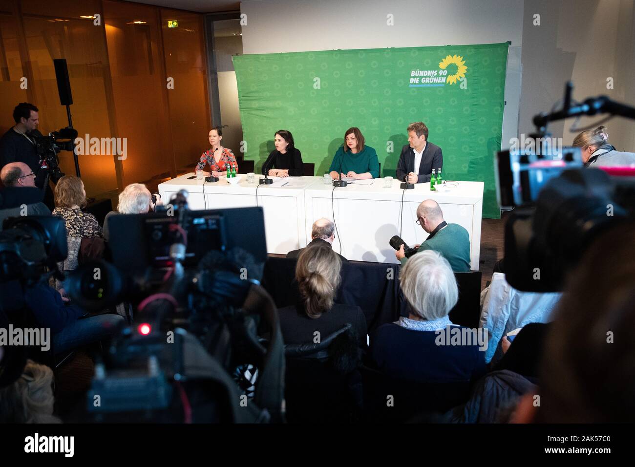 Hamburg, Germany. 07th Jan, 2020. Annalena Baerbock (2nd from left), Federal Chairwoman of Bündnis 90/Die Grünen, Katharina Fegebank (Bündnis 90/Die Grünen), Second Mayor of Hamburg and top candidate for the state election, Robert Habeck (r), Federal Chairwoman of Bündnis 90/Die Grünen, and Nicola Kabel (l), Head of Press and Communications of Bündnis 90/Die Grünen, at a press conference after the annual kick-off meeting of the Green Party's Federal Executive Committee. Credit: Christian Charisius/dpa/Alamy Live News Stock Photo