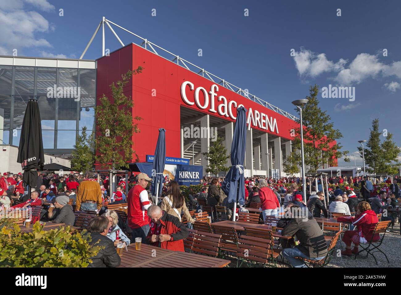 Main: Fans vor dem Mainzer Fussballstadion 'Coface Arena', Rhein | usage worldwide Stock Photo