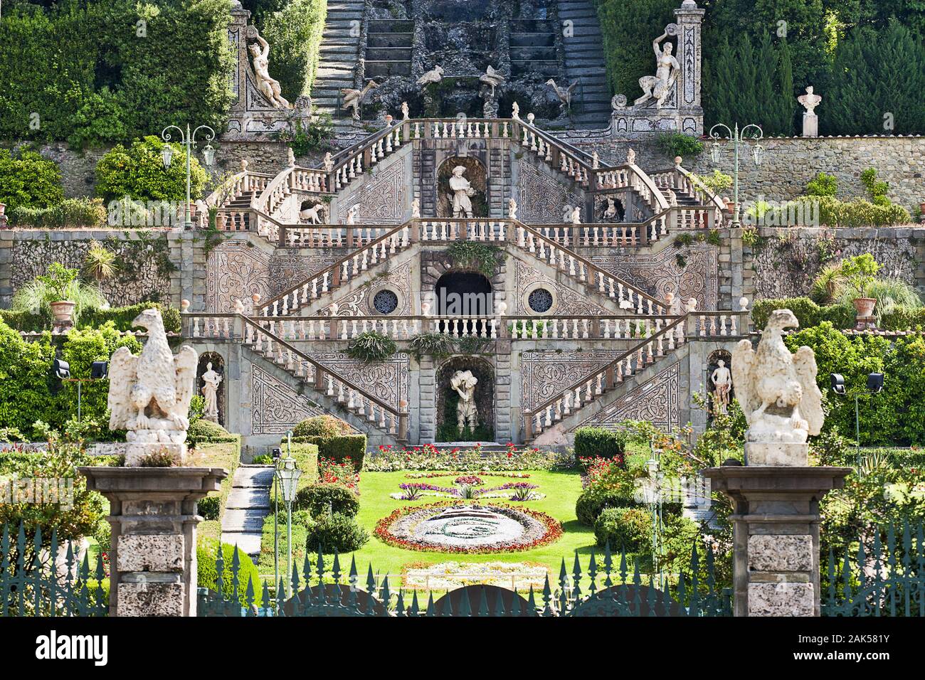 Provinz Pistoia: Collodi, Gartenanlage mit Kaskaden und Wasserspielen der Villa Garzoni, Toskana | usage worldwide Stock Photo