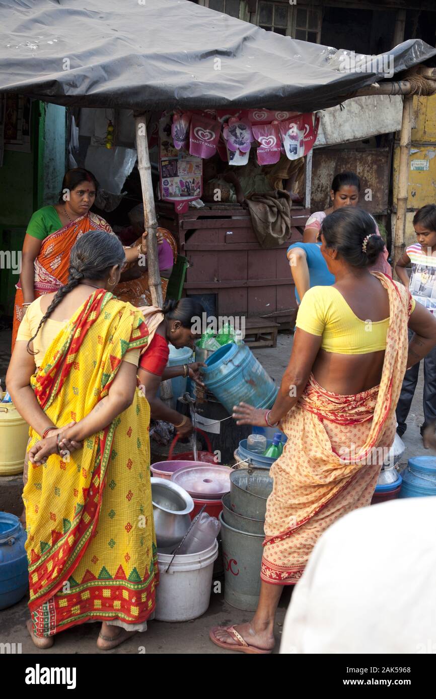 Bundesstaat Westbengalen: buntes Treiben in den Straßen von Kolkata, Indien | usage worldwide Stock Photo