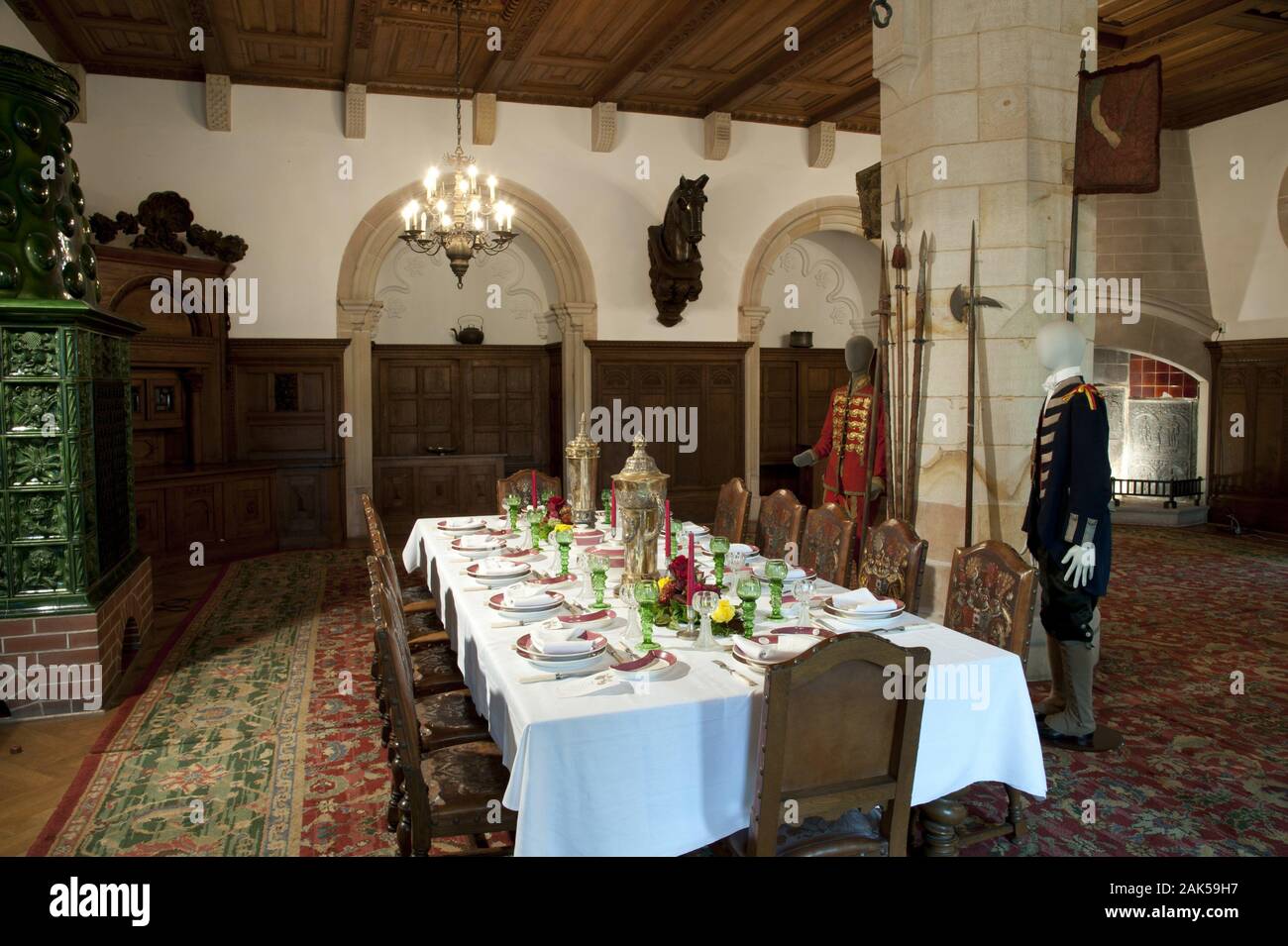 Bad Bentheim: gedeckter Tisch im Rittersaal auf der Kronenburg, Osnabruecker Land | usage worldwide Stock Photo