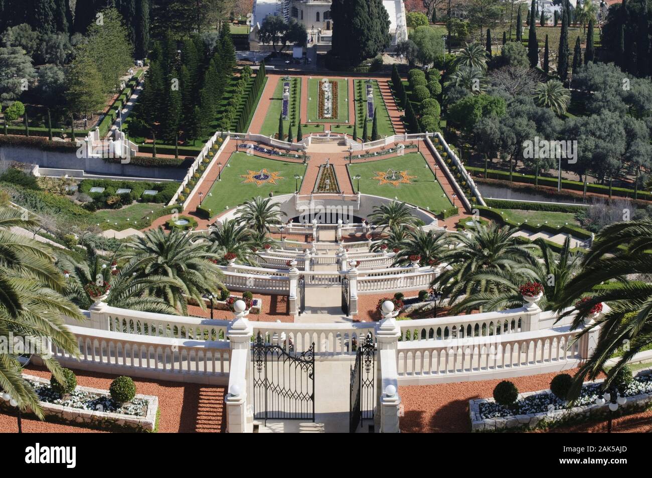 49+ Gärten Der Bahai Haifa, Bahai gärten in haifa bei nacht.