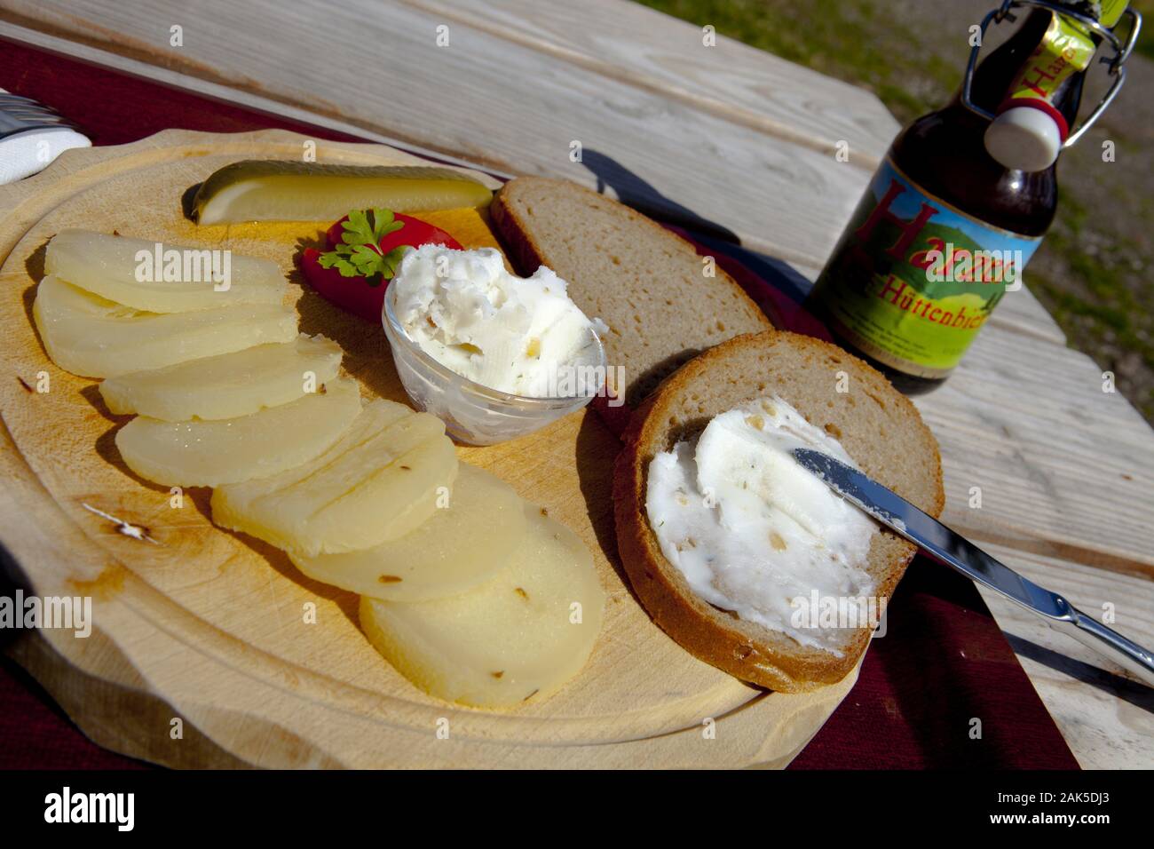 Harzer Spezialitaeten: Harzer Roller und Harzer Huettenbier, Harz 