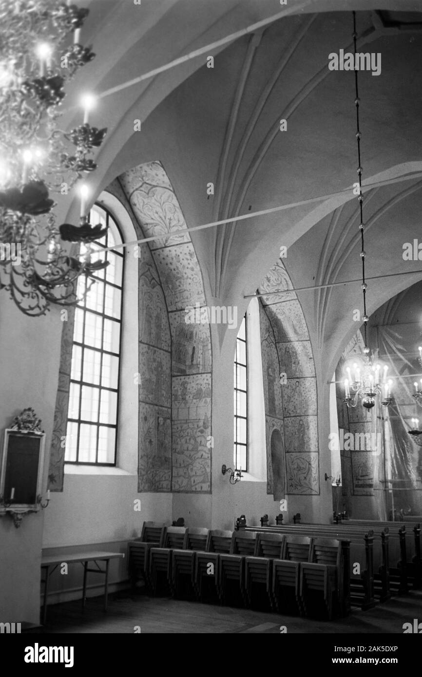 Fenster im Innenraum der Heiligen Dreifaltigkeitskirche, Arboga, Schweden, 1969. Interior window of the Holy Trinity Church, Arboga, Sweden, 1969. Stock Photo