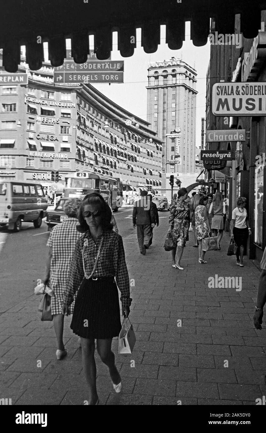 Geschäftiges Treiben in der Kungsgatan, 1969. Hustle and bustle on Kungsgatan, 1969. Stock Photo
