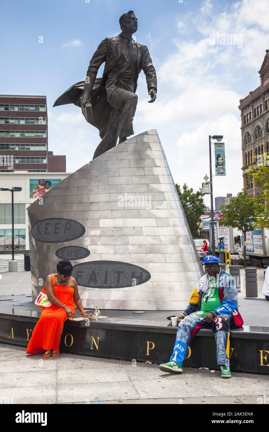 Manhattan/Harlem Adam Clayton Powell Denkmal in der 125th Street, New