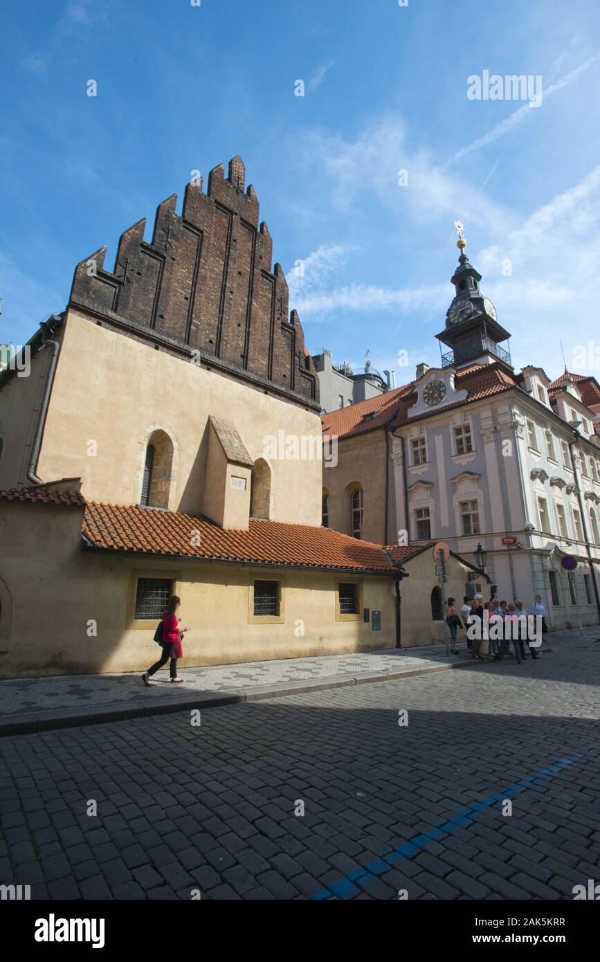 Prager Josefstadt: Altneu Synagoge und Juedisches Rathaus, Prag | usage worldwide Stock Photo