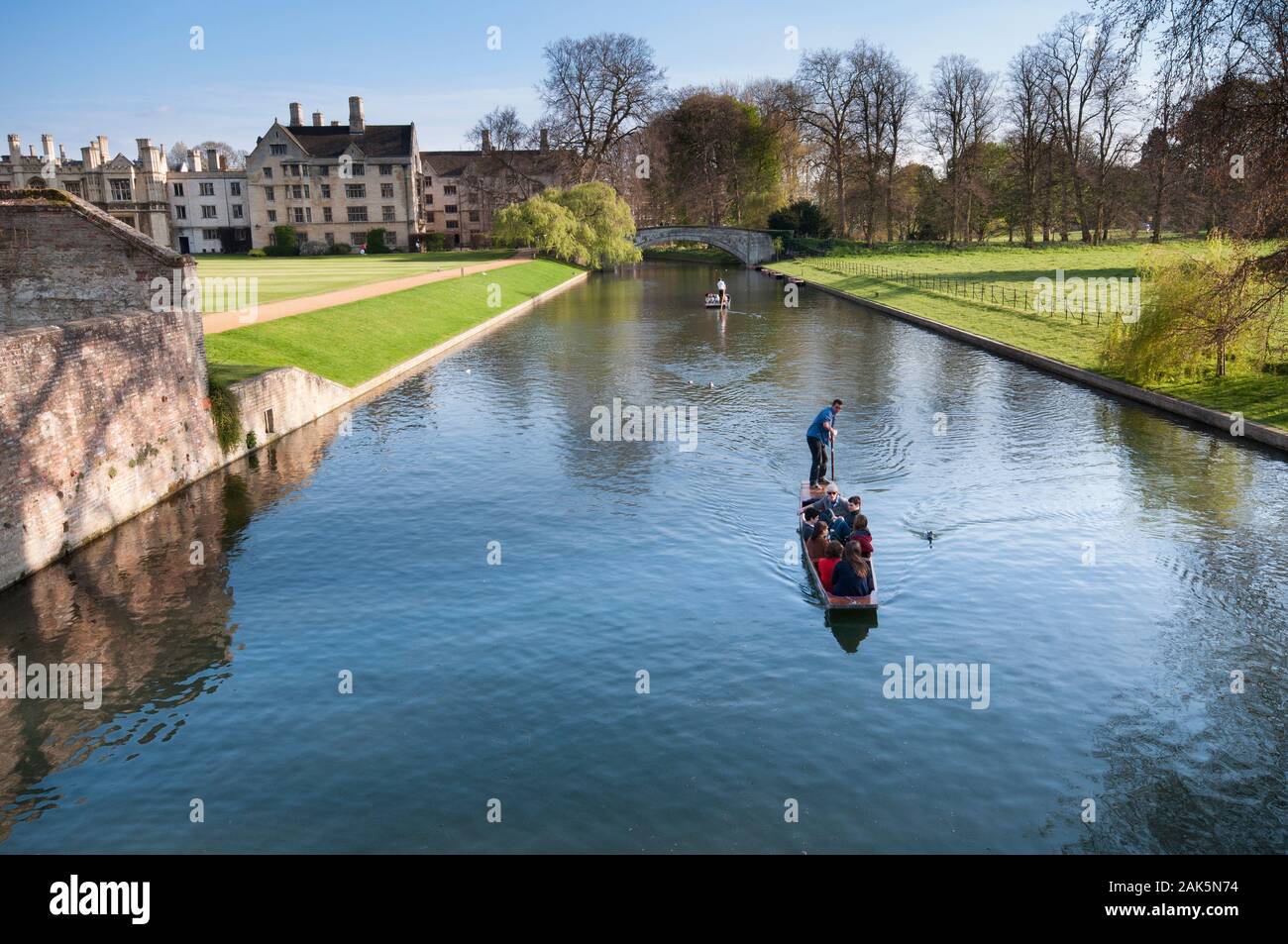 Students punting on the River Cam Cambridge Stock Photo