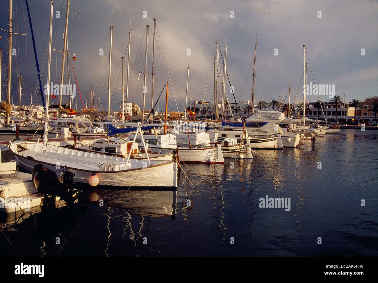 Tormenta hi-res stock photography and images - Page 9 - Alamy