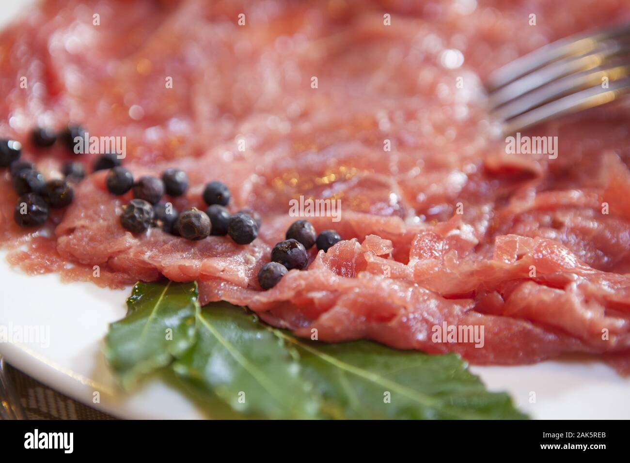 Obergarda: Carne salada, Spezialität der Gemeinden Arco, Dro, Varone und Riva del Garda, Oberital. Seen | usage worldwide Stock Photo