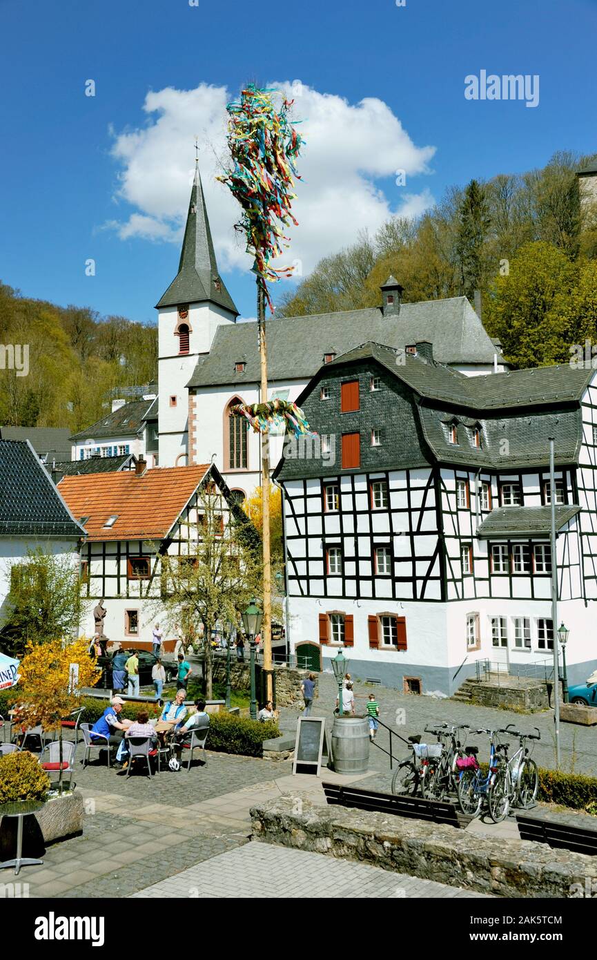 Blankenheim: Ortskern mit St. Mariae Himmelfahrt, Eifel | usage worldwide Stock Photo