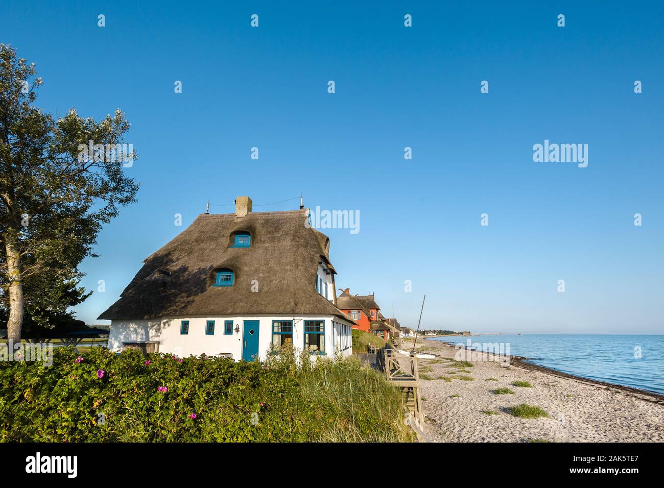 Heiligenhafen: Villen am Strand im Graswarderweg, Ostseekueste | usage  worldwide Stock Photo - Alamy