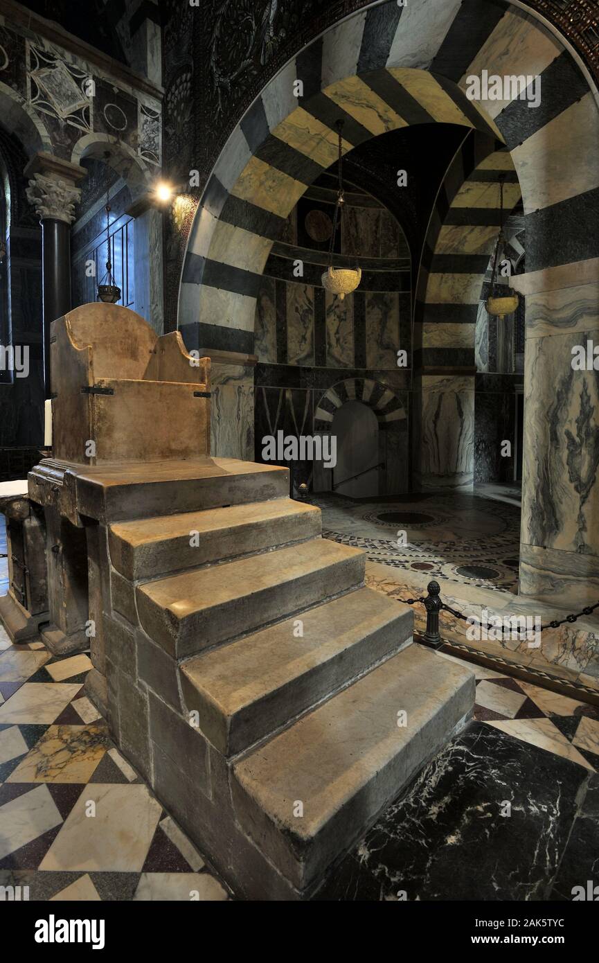 Aachen Thron Karls des Grossen im Aachener Dom, Eifel usage worldwide Stock Photo Alamy
