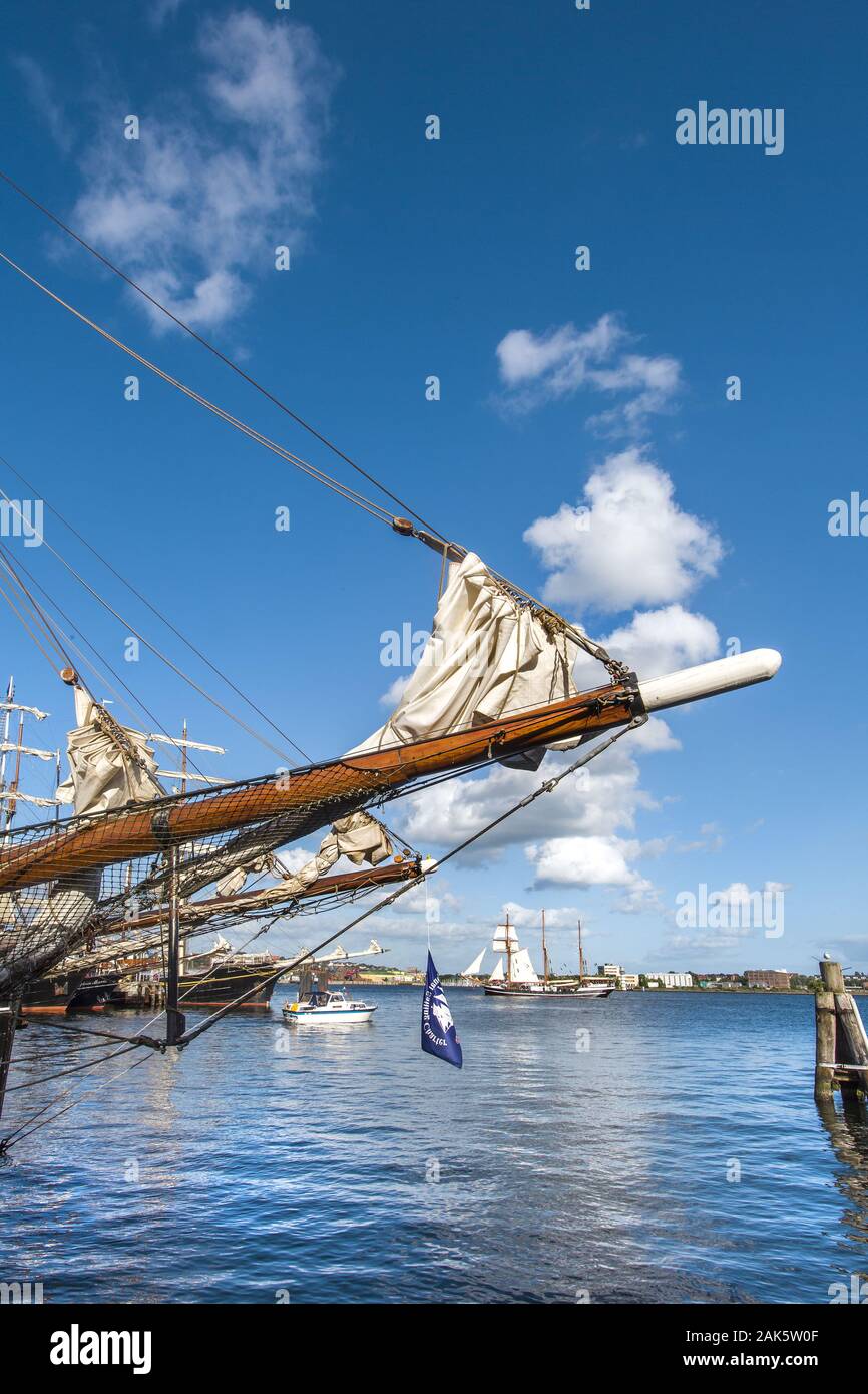 Kiel: Segelschiffe im Hafen waehrend der Kieler Woche, Ostseekueste | usage worldwide Stock Photo
