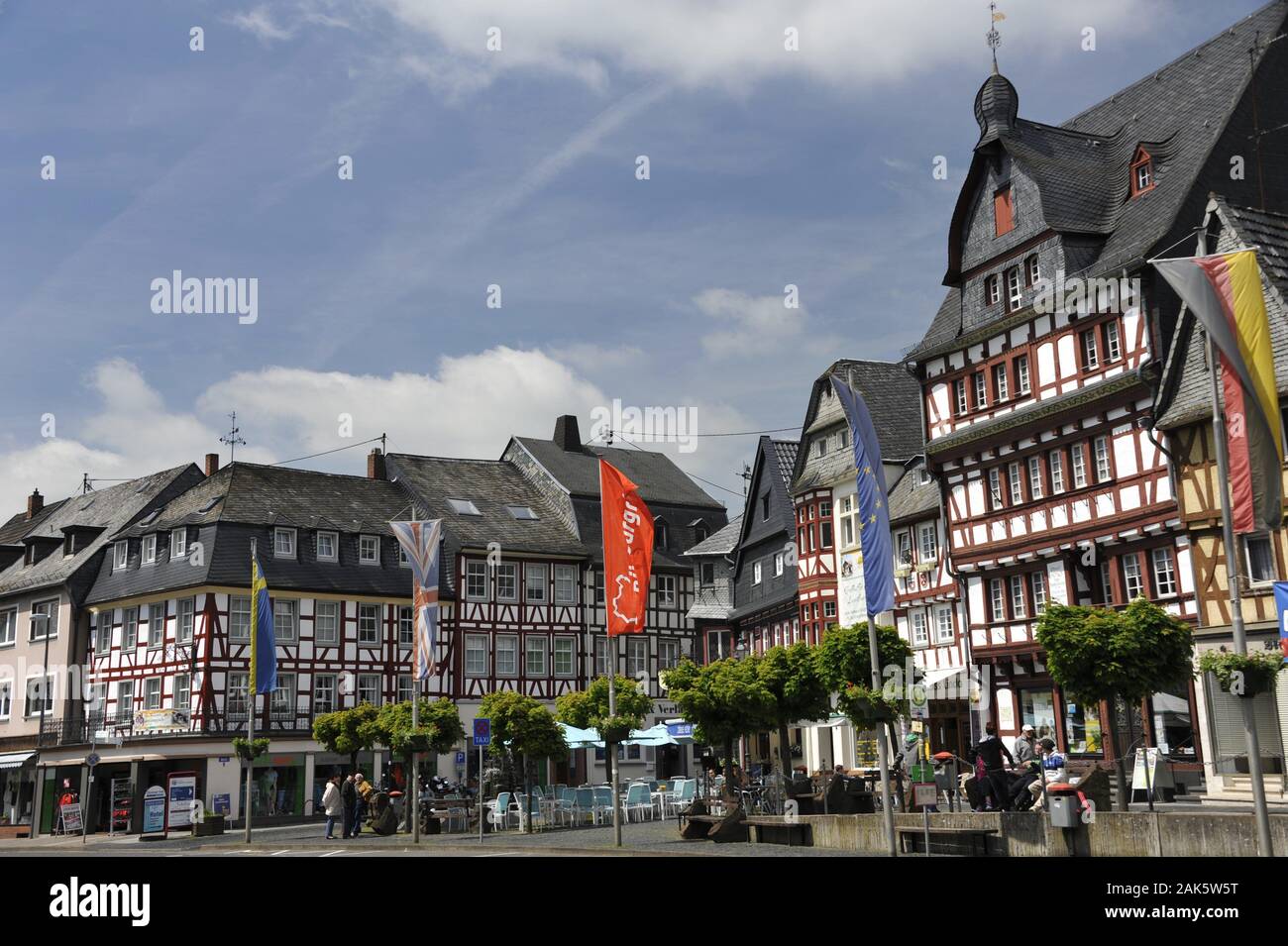 Adenau: Fachwerkhaeuser am Marktplatz, Eifel | usage worldwide Stock Photo