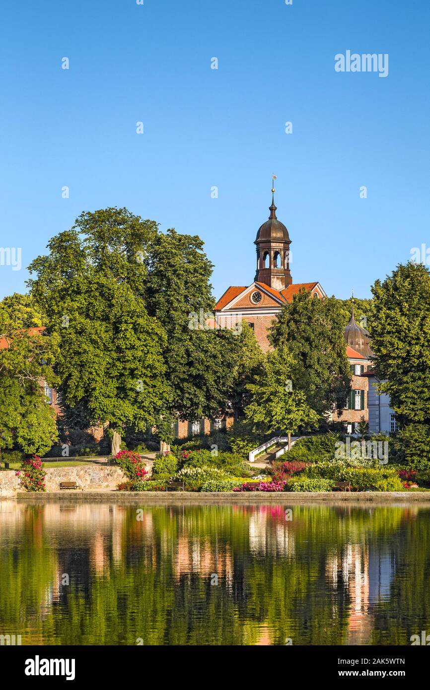 Eutin: Blick ueber den Grossen Eutiner See auf Schlossgarten und Schloss, Ostseekueste | usage worldwide Stock Photo