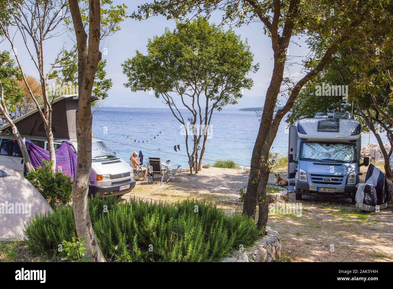 Insel Krk: Dorf Brzac, Campingplatz Glavotok beim Kamp Glavotok, Istrien |  usage worldwide Stock Photo - Alamy