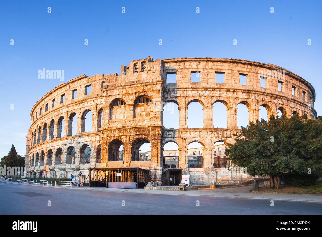Pula: Roemisches Amphitheater, Istrien | usage worldwide Stock Photo
