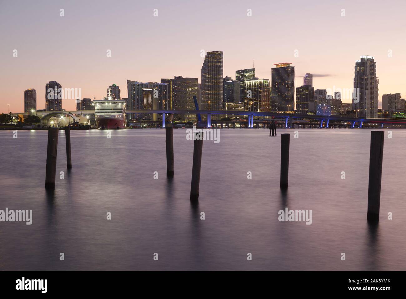 Miami: Blick von Watson Island auf Downtown, Florida | usage worldwide Stock Photo