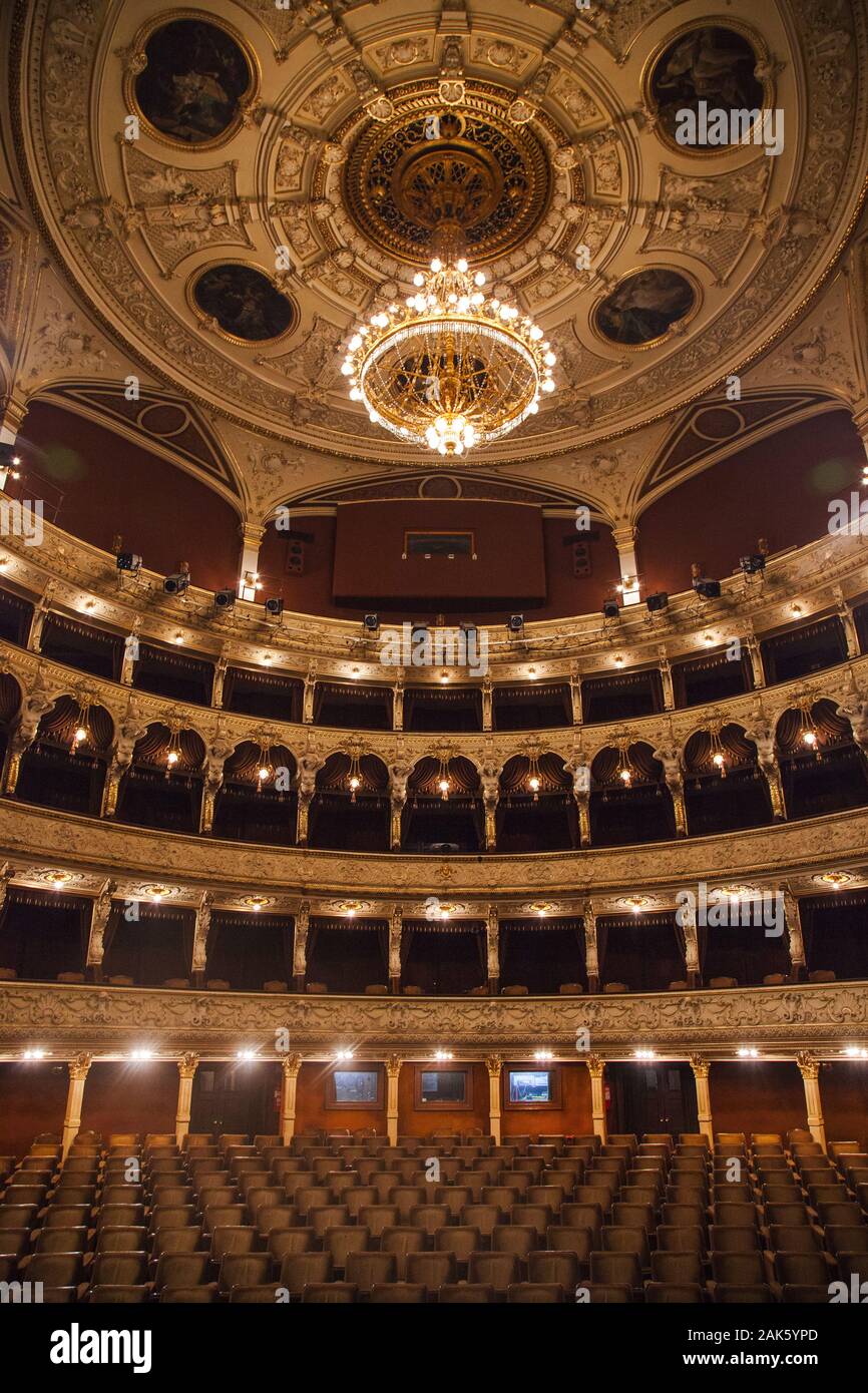 Rijeka: Kroatisches Nationaltheater 'Ivan Zajc', Blick in den Zuschauerraum, Istrien | usage worldwide Stock Photo