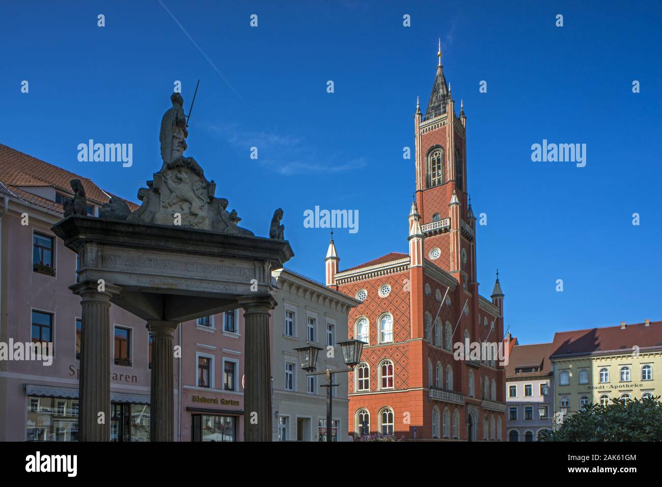 Kamenz: Marktplatz mit Andreasbrunnen und Rathaus, Sachsen | usage worldwide Stock Photo