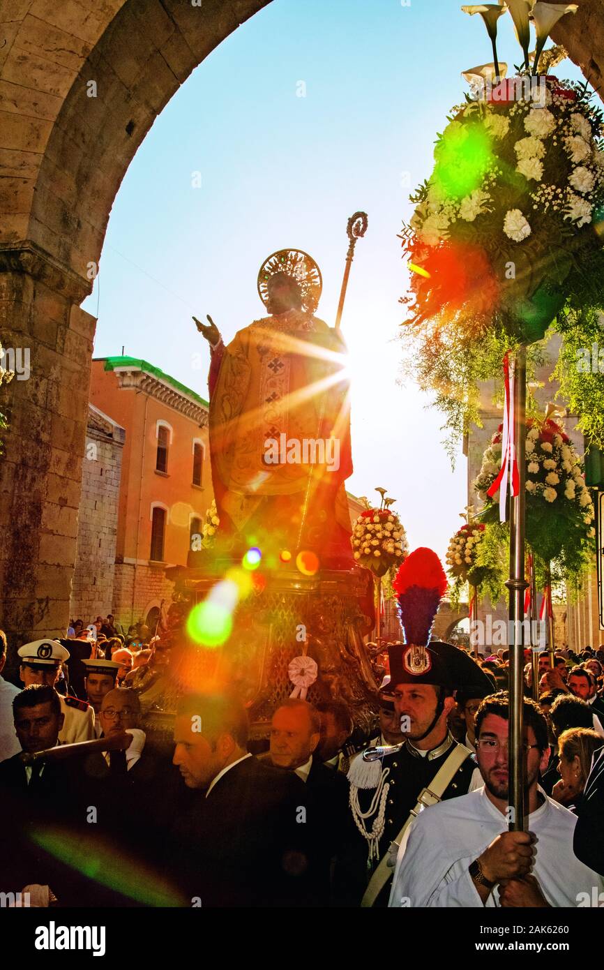 Bari: Prozession durch die Altstadtstraßen anlaesslich der Festa di San Nicola, Apulien | usage worldwide Stock Photo