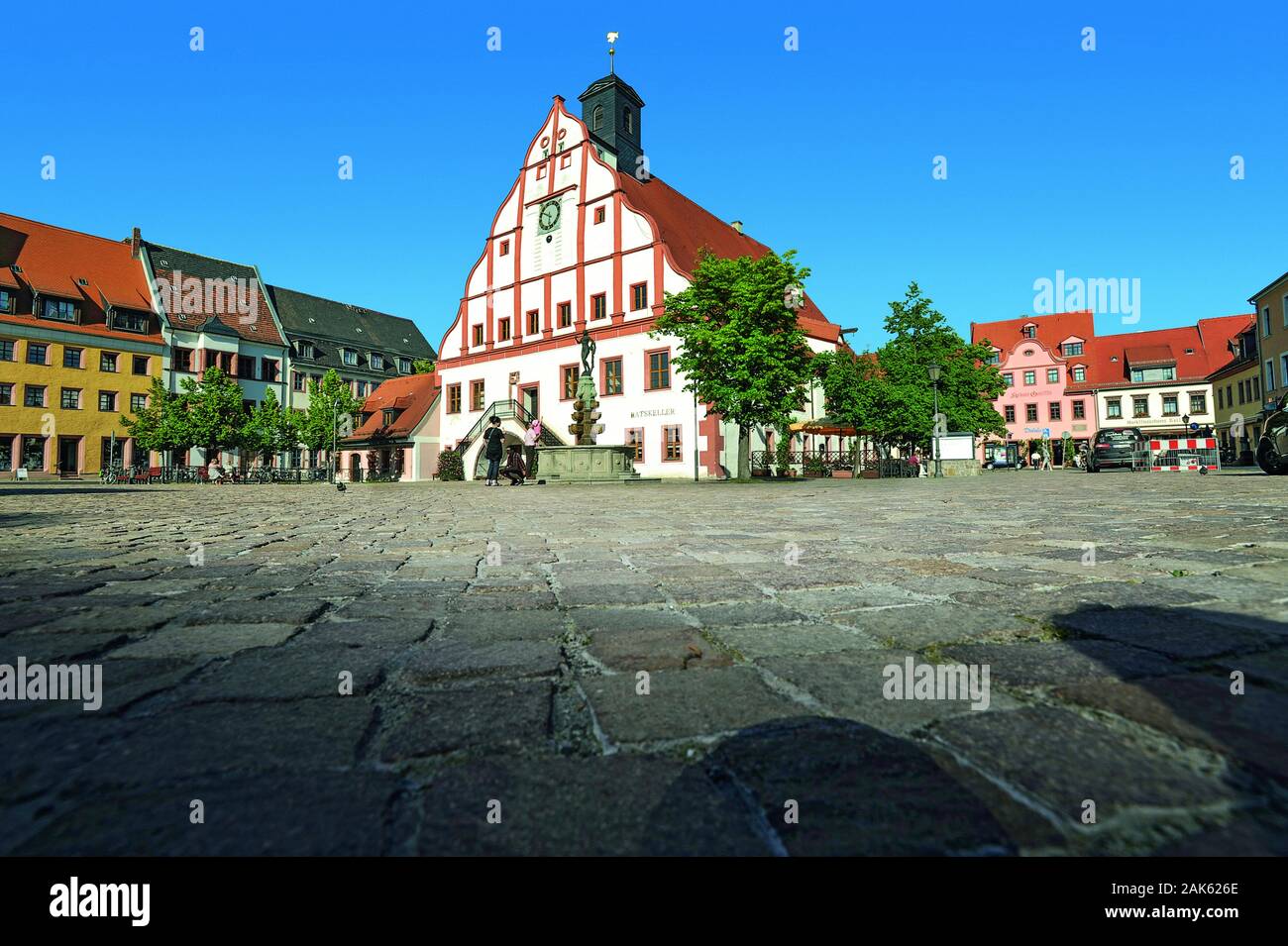 Grimma: Marktplatz mit Renaissance-Rathaus, Sachsen | usage worldwide Stock Photo