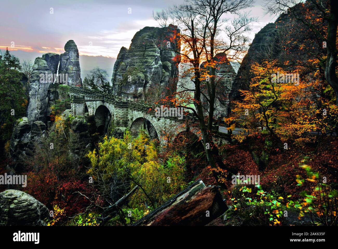 Nationalpark Saechsische Schweiz: Panoramasicht vom Ferdinandstein auf die Bastei mit Basteibruecke bei Rathen, Sachsen | usage worldwide Stock Photo