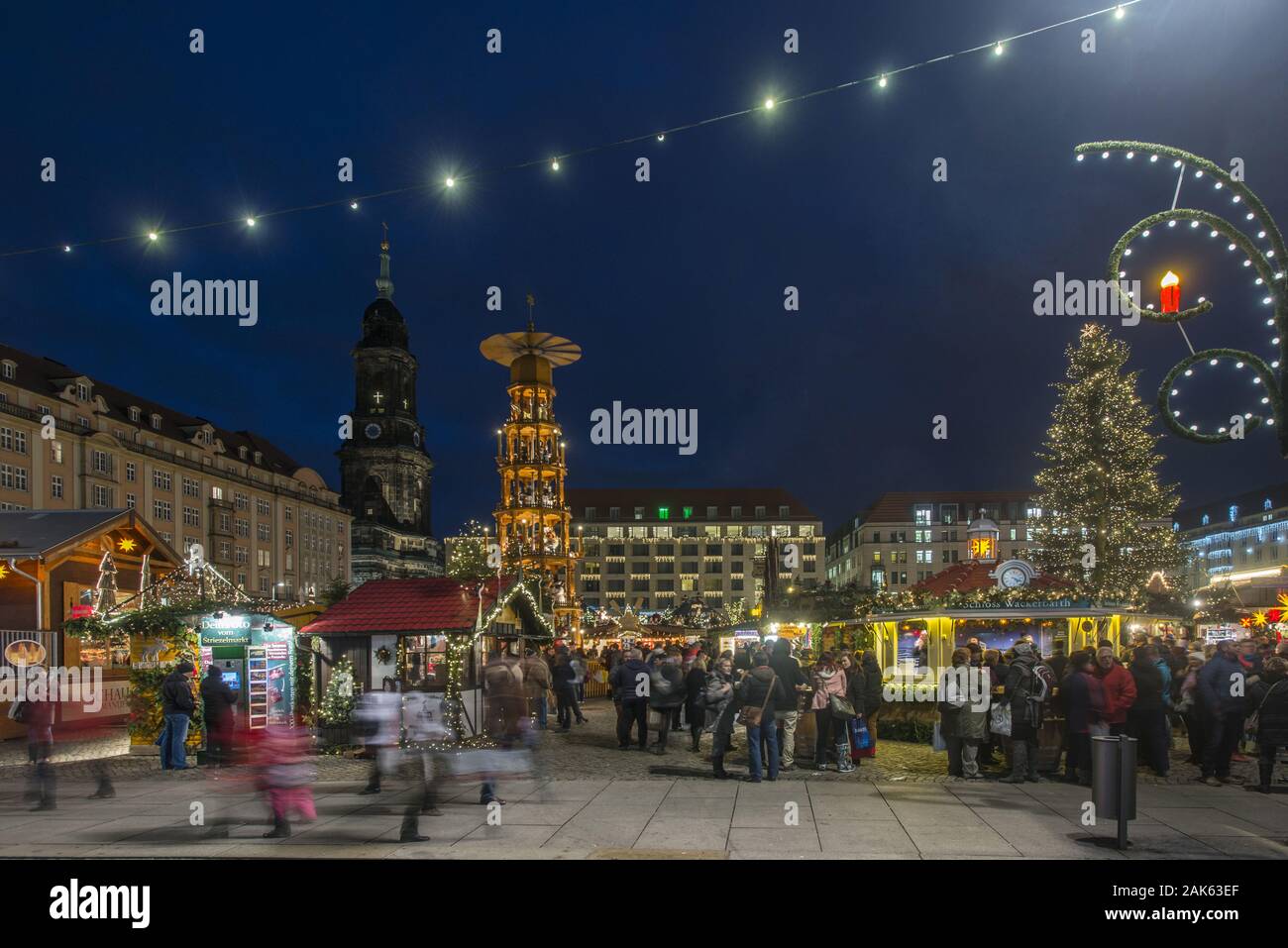Dresden Weihnachtsmarkt auf dem Altmarkt ("Dresdner Striezelmarkt"), Sachsen usage worldwide
