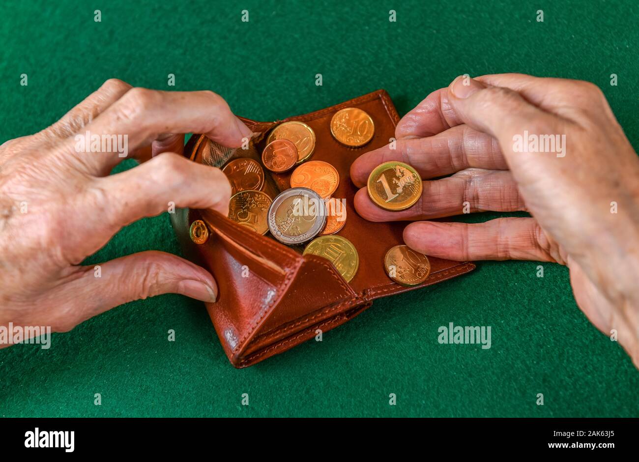 Symbolfoto pension, hands of an old woman, pensioner, with money in her wallet, Germany Stock Photo
