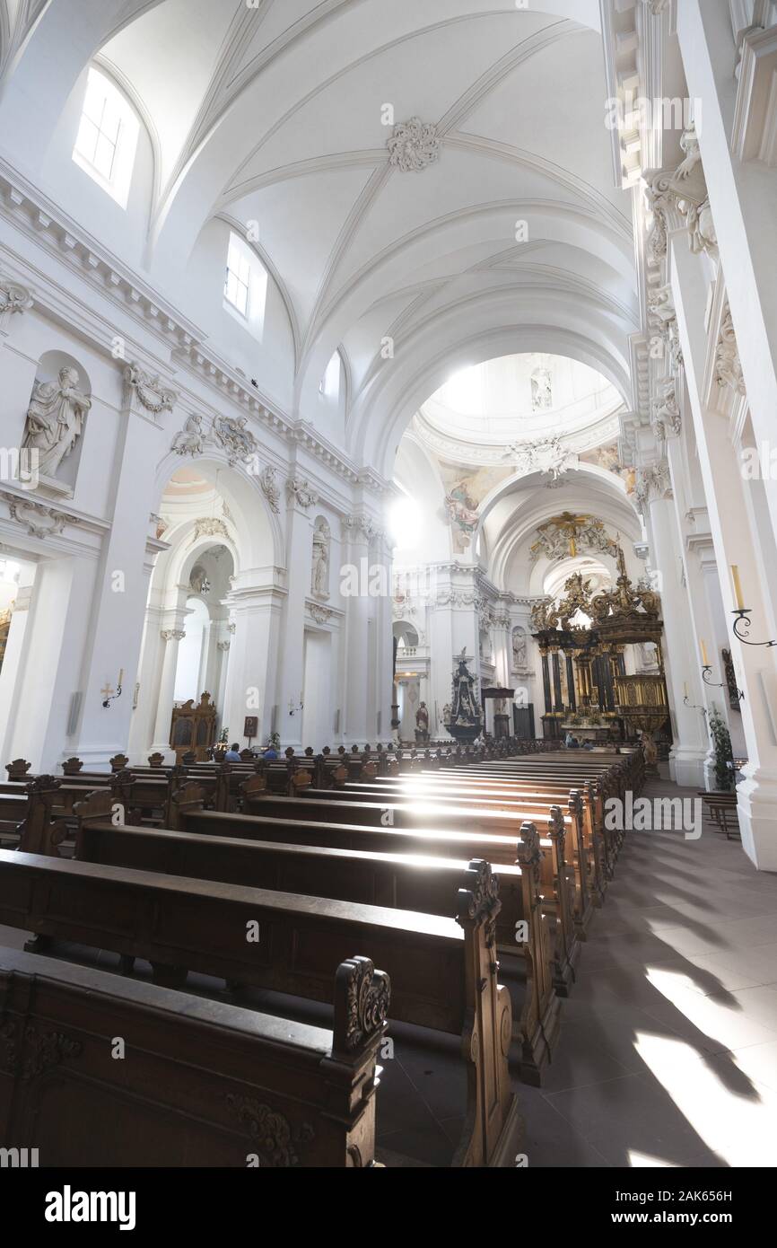 Fulda Dom St. Salvator zu Fulda, Hauptschiff mit Altar, Rhoen usage