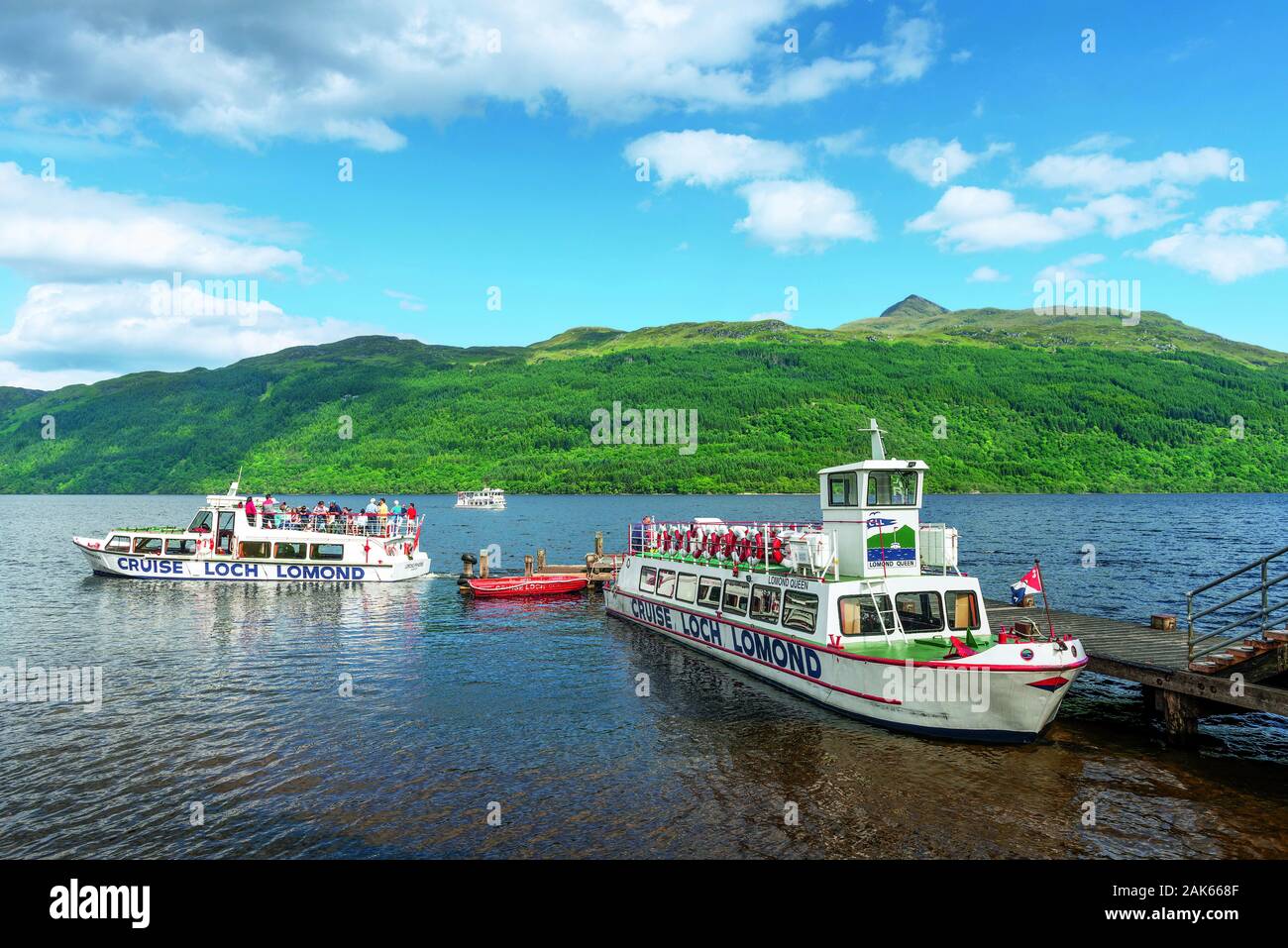 Tarbet: Ausflugsboote auf dem Loch Lomond, Schottland | usage worldwide Stock Photo