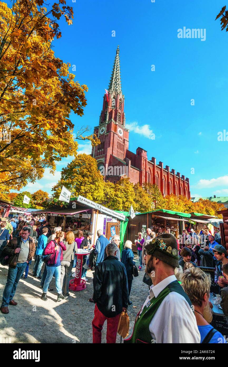 Stadtteil Haidhausen: Mariahilfplatz, Kettenkarussell auf dem Jahrmarkt \