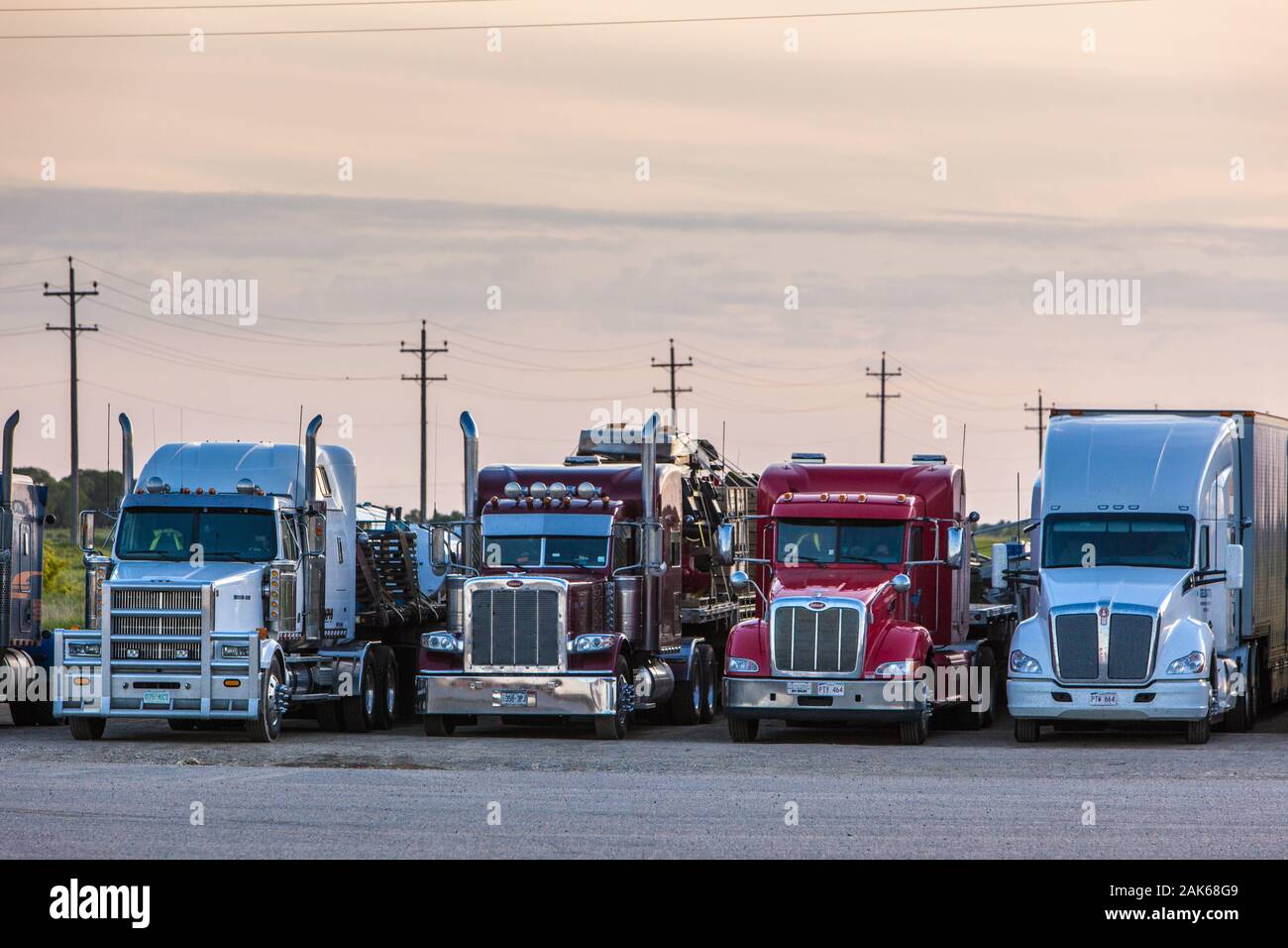 Manitoba Brandon, Trucks an der Service Meile am Highway 1, Kanada