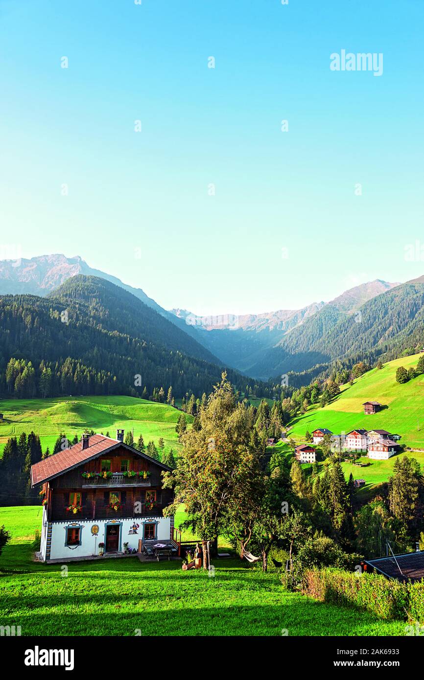 Maria Luggau: Blick vom Lesachtal auf die Karnischen Alpen, Kaernten | usage worldwide Stock Photo