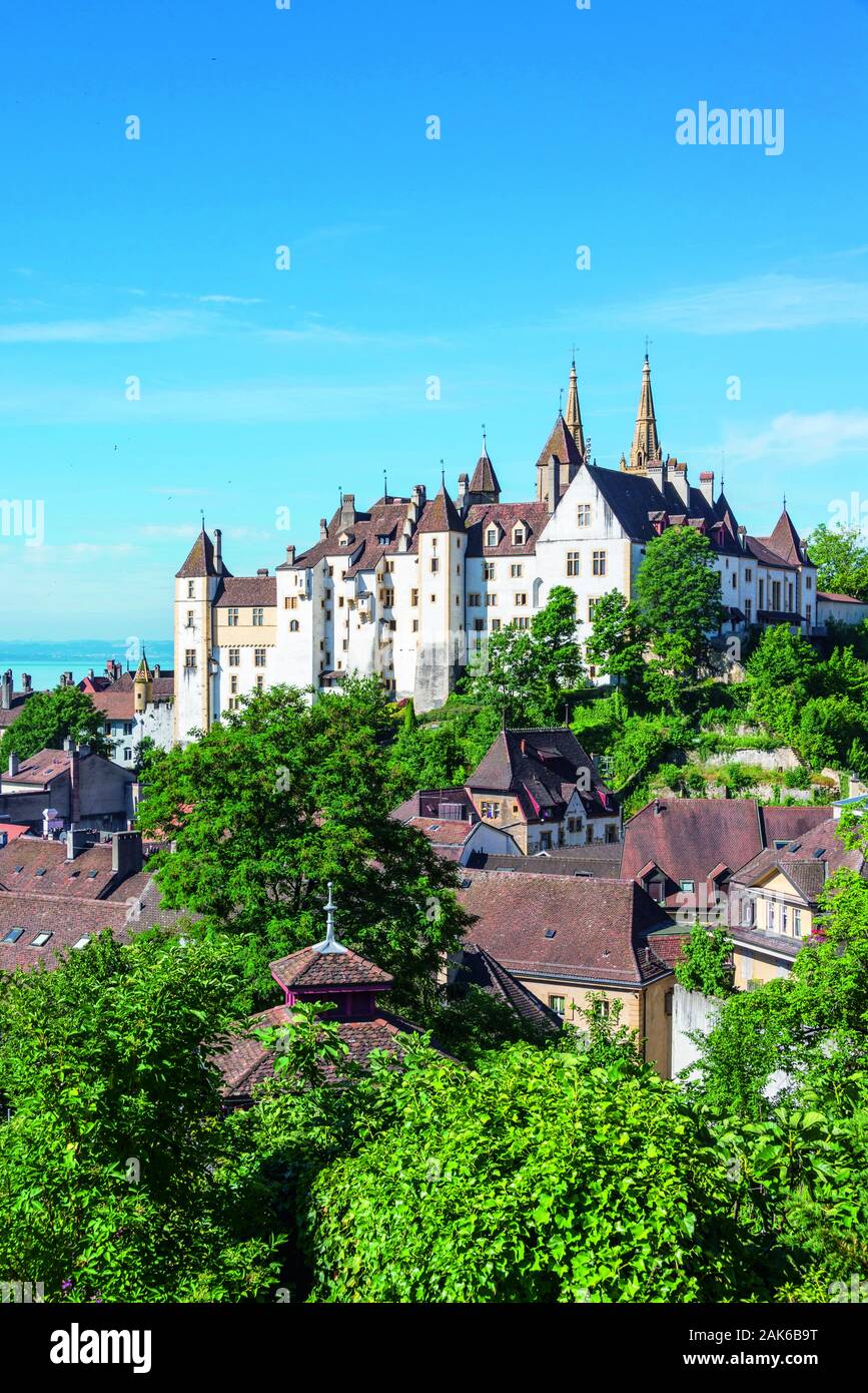 Kanton Neuenburg: Neuchatel, Schloss Neuenburg oberhalb der Stadt, Schweiz | usage worldwide Stock Photo