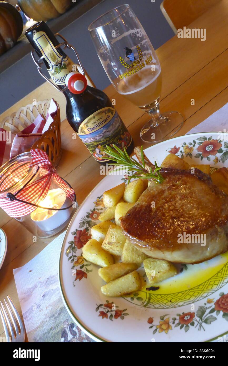 St-Imier: regionale Gerichte in der 'Auberge Mont-Soleil Chez L'Assesseur', Schweiz | usage worldwide Stock Photo