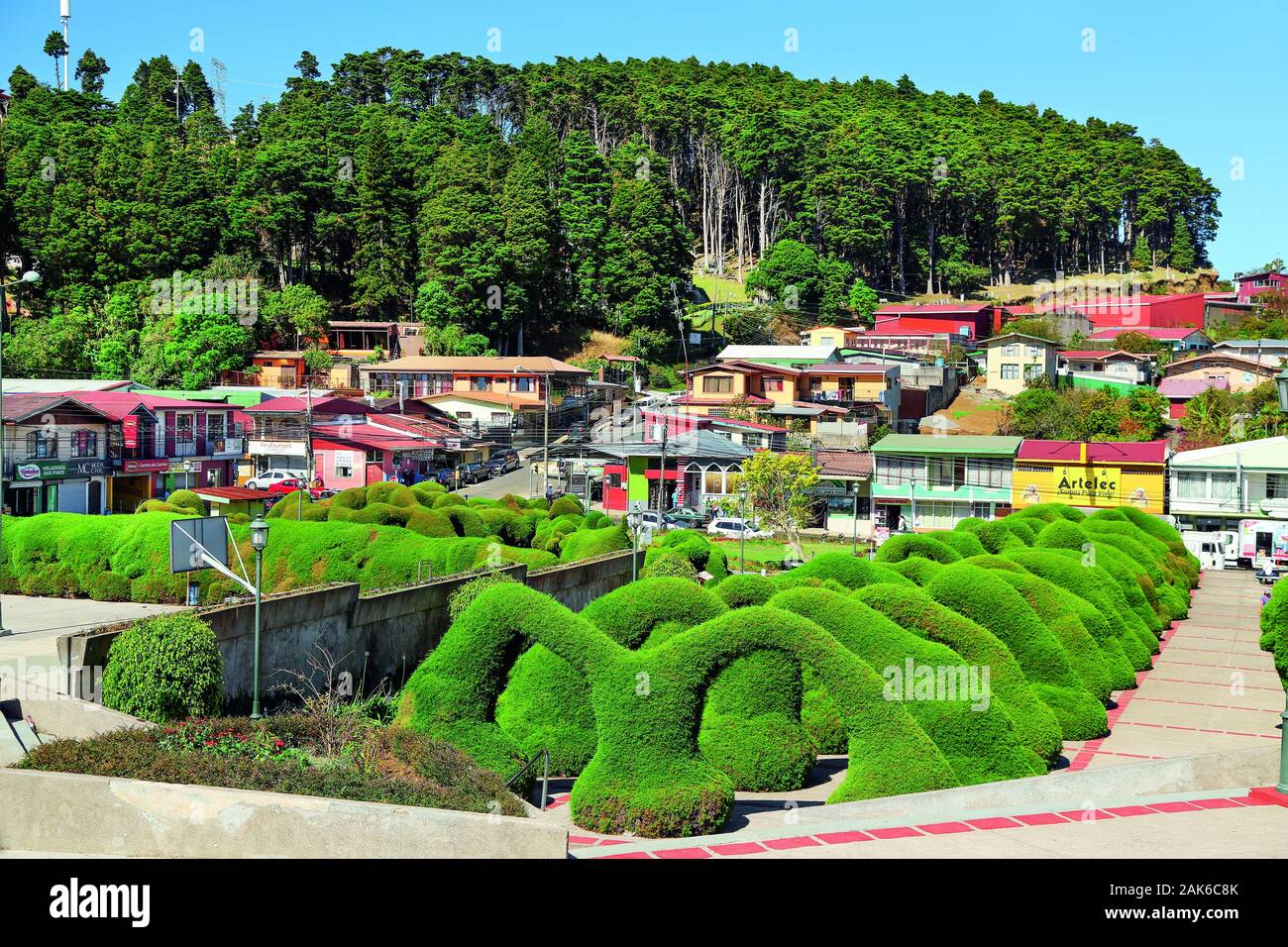 Provinz Alajuela: Parque Central in Zarcero, Costa Rica | usage worldwide Stock Photo