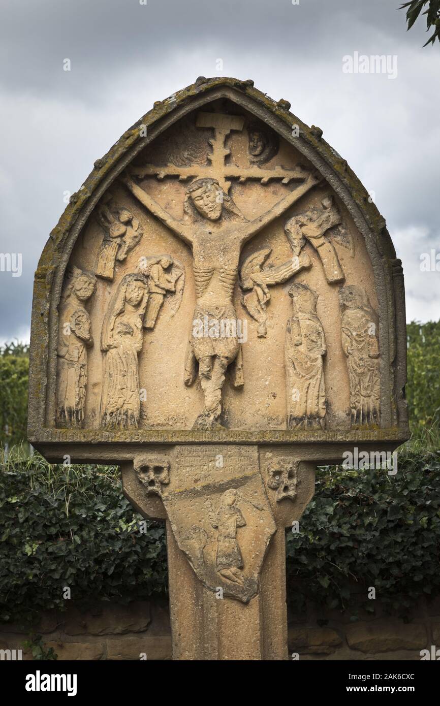 Deidesheim: Alter Bildstock aus Sandstein aus dem 15. Jahrhundert, Pfalz | usage worldwide Stock Photo