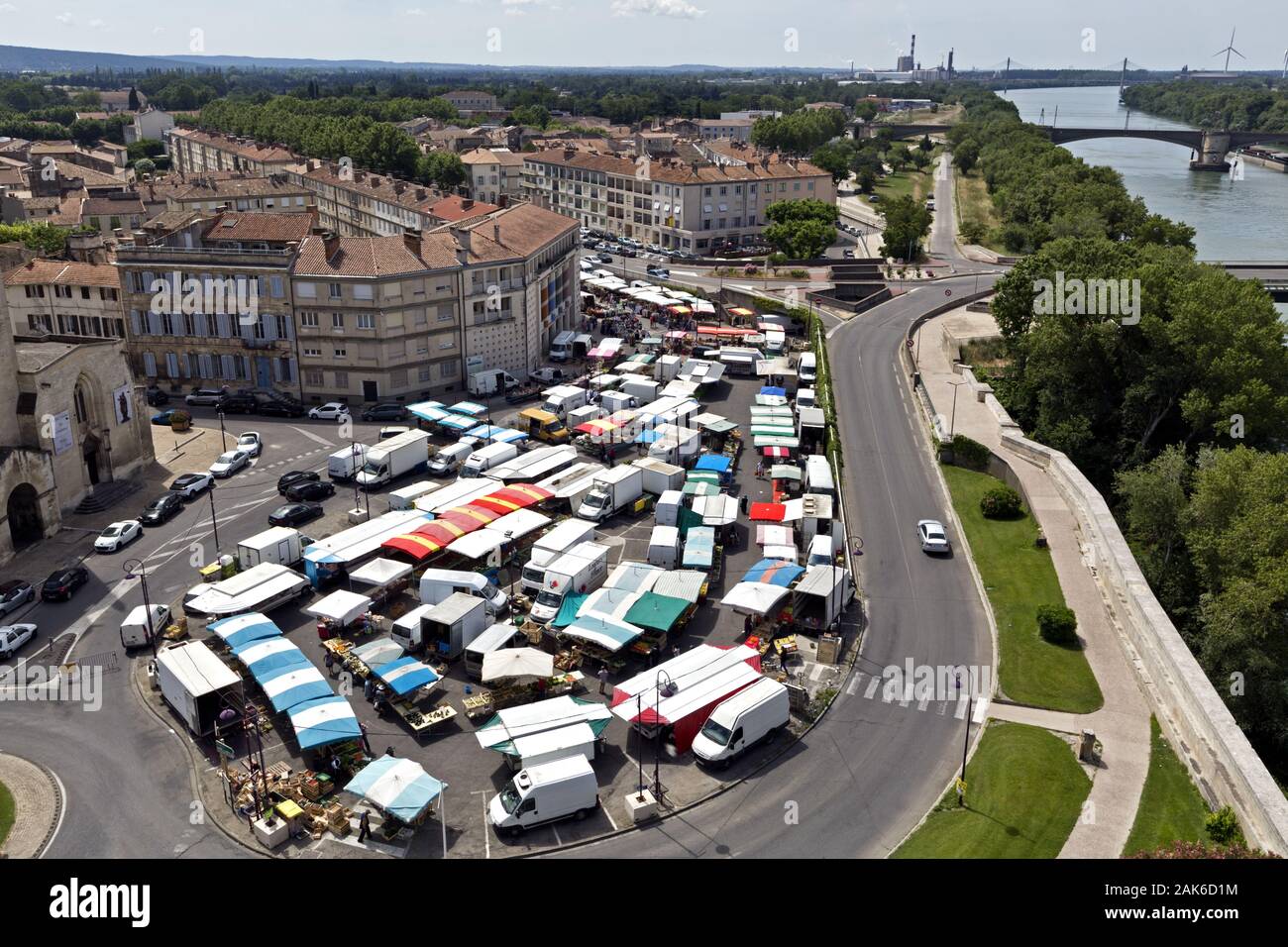 tarascon-wochenmarkt-am-am-place-de-la-concorde-provence-usage