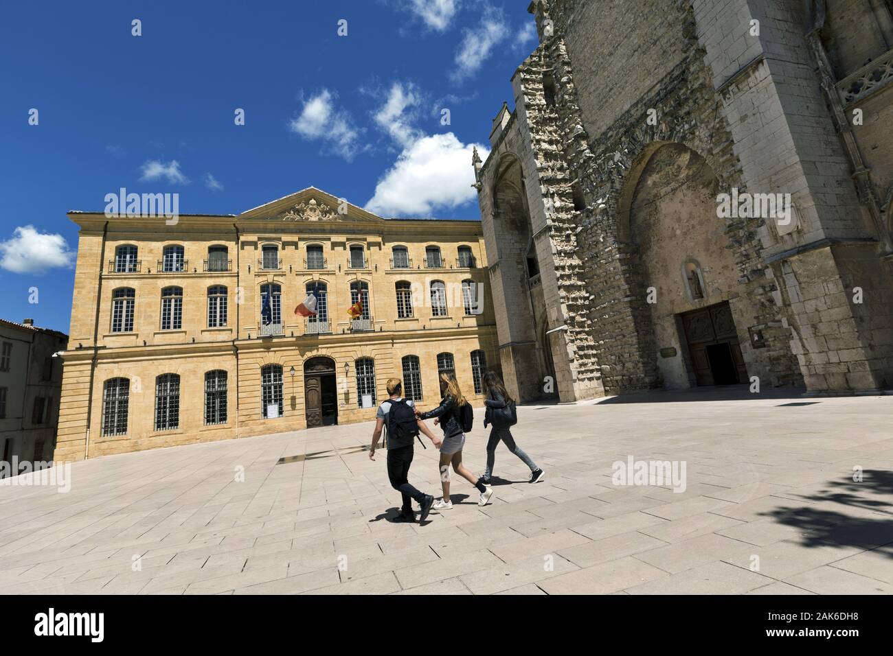 SaintMaximinlaSainteBaume Place de L Hotel de ville mit Rathaus