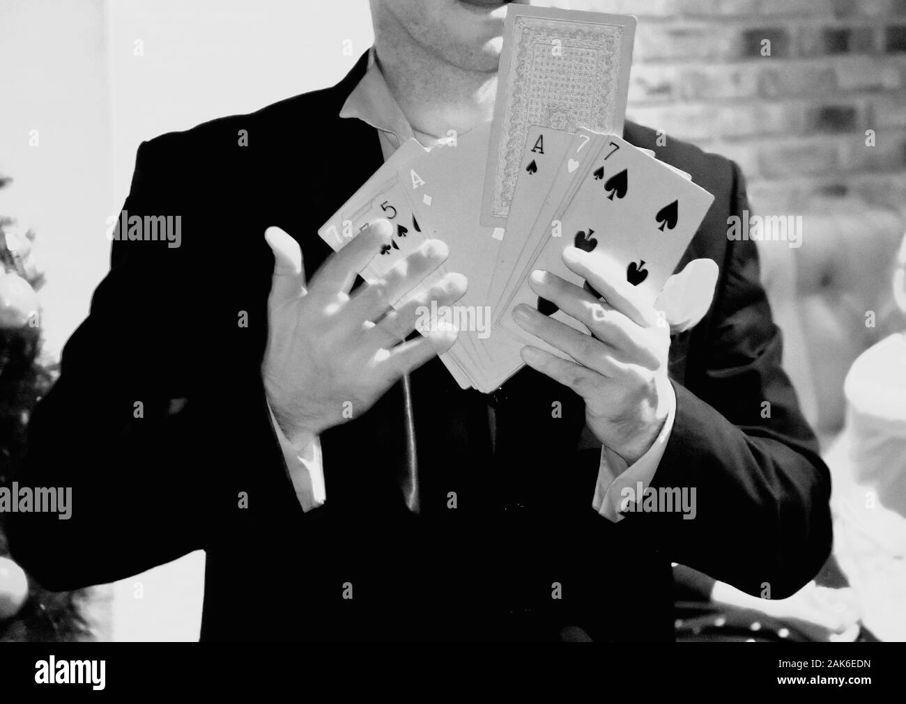 magic trick with cards Stock Photo Alamy