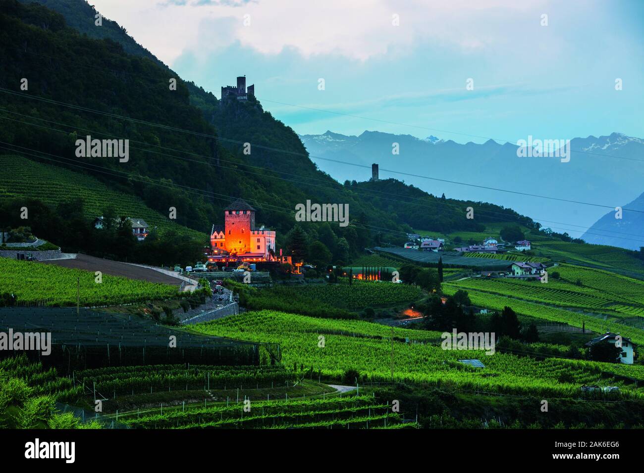 Bozen/Eppan; Schloss Korb im Ortsteil Missian unterhalb der Burg Hocheppan,  Suedtirol | usage worldwide Stock Photo - Alamy