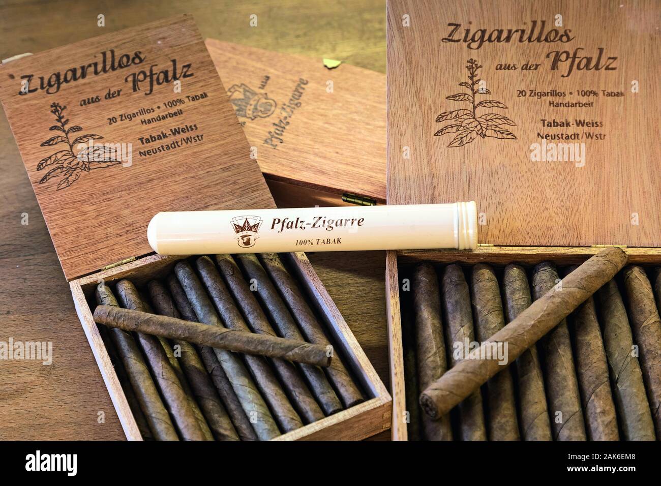 Neustadt: Tabak Weiss, Zigarren und Zigarillos aus Pfaelzer Tabakpflanzen, Pfalz | usage worldwide Stock Photo
