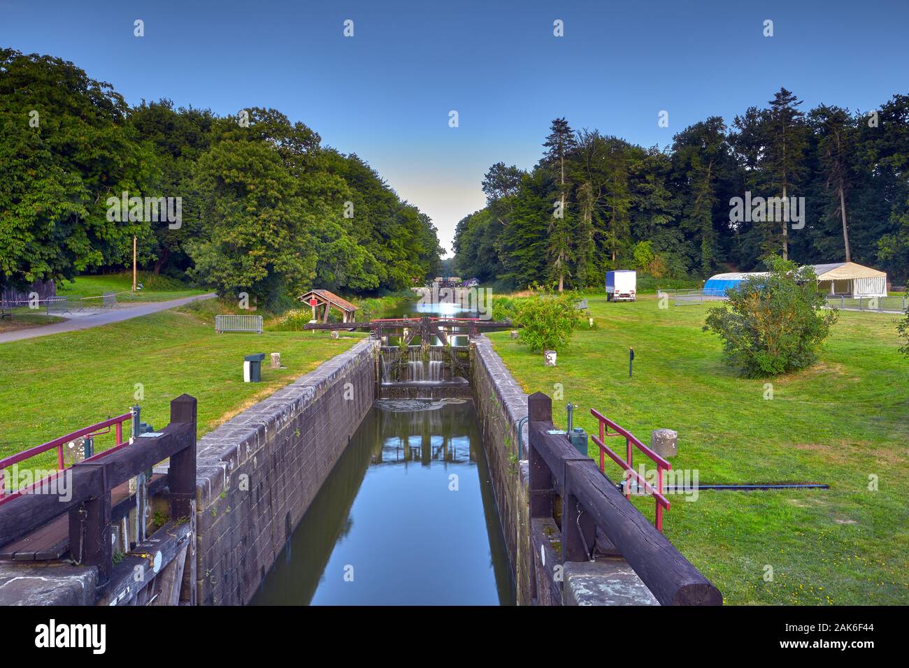 Image of a lock/ecluse on the Canal d'ille et Rance at Hede, Brittany, France Stock Photo