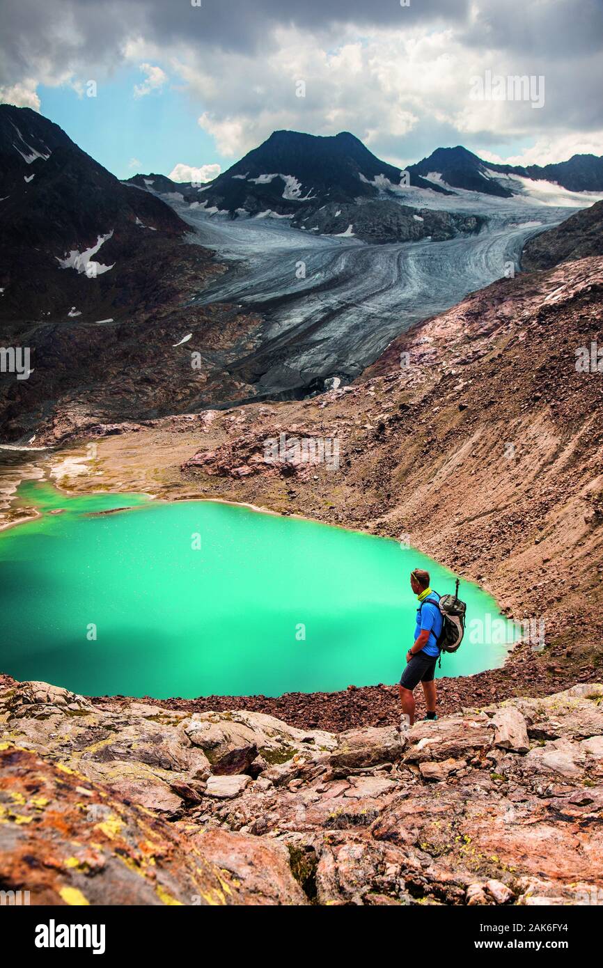 Stubaier Alpen/Ridnauntal: Aufstieg von der Teplitzer Huette zur Schutzhuette Becherhaus, Uebeltalsee unterhalb des Bechergipfels, Suedtirol | usage w Stock Photo