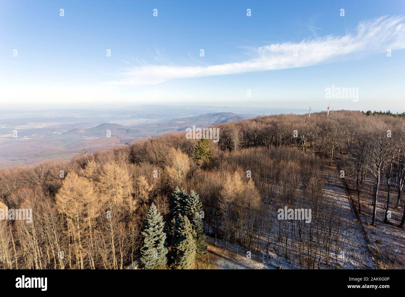 matra-mountains-view-from-the-kekes-on-a-winter-day-in-hungary-2AK6G0P.jpg