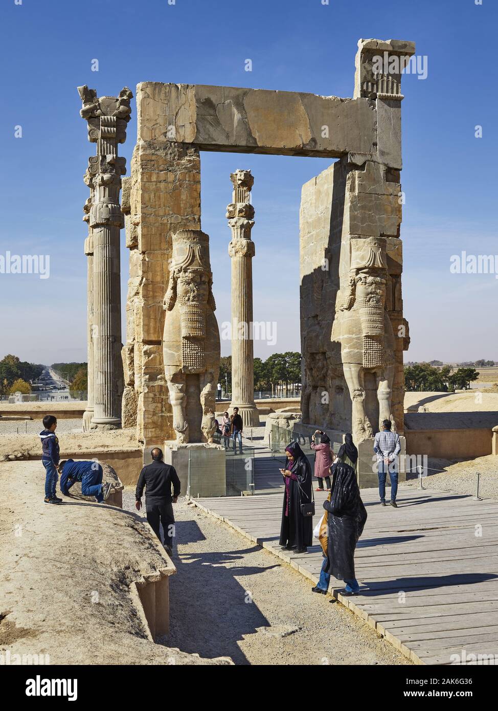 Provinz Fars/Persepolis: „Tor aller Laender” am Eingang zu den drei Palaesten am Fuss des Berges Kuh-i-Rahmat, Symbol fuer Toleranz gegenueber der Kul Stock Photo