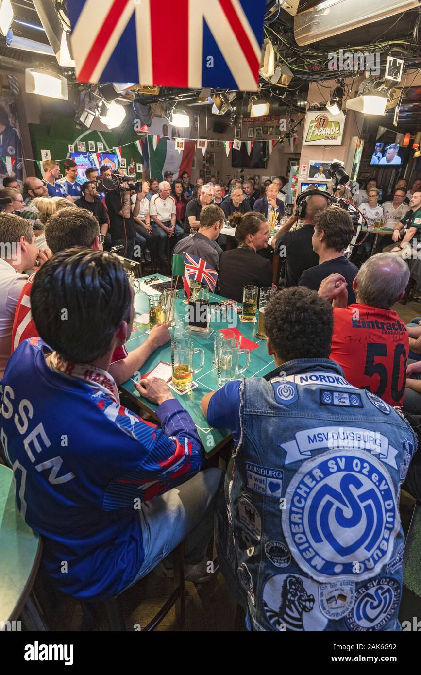 EssenRuettenscheid „11 Freunde Die Bar“, gemuetliche Kneipe mit Fußballflair, Ruhrgebiet