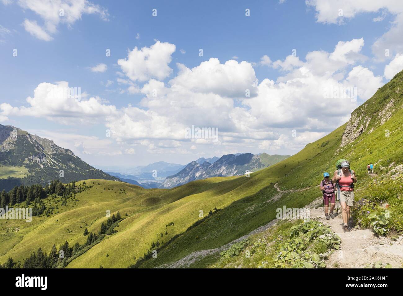 Oberstdorf: Wanderer beim Aufstieg vom Stillachtal ueber die Enzianhuette zur Rappenseehuette, Allgaeu | usage worldwide Stock Photo
